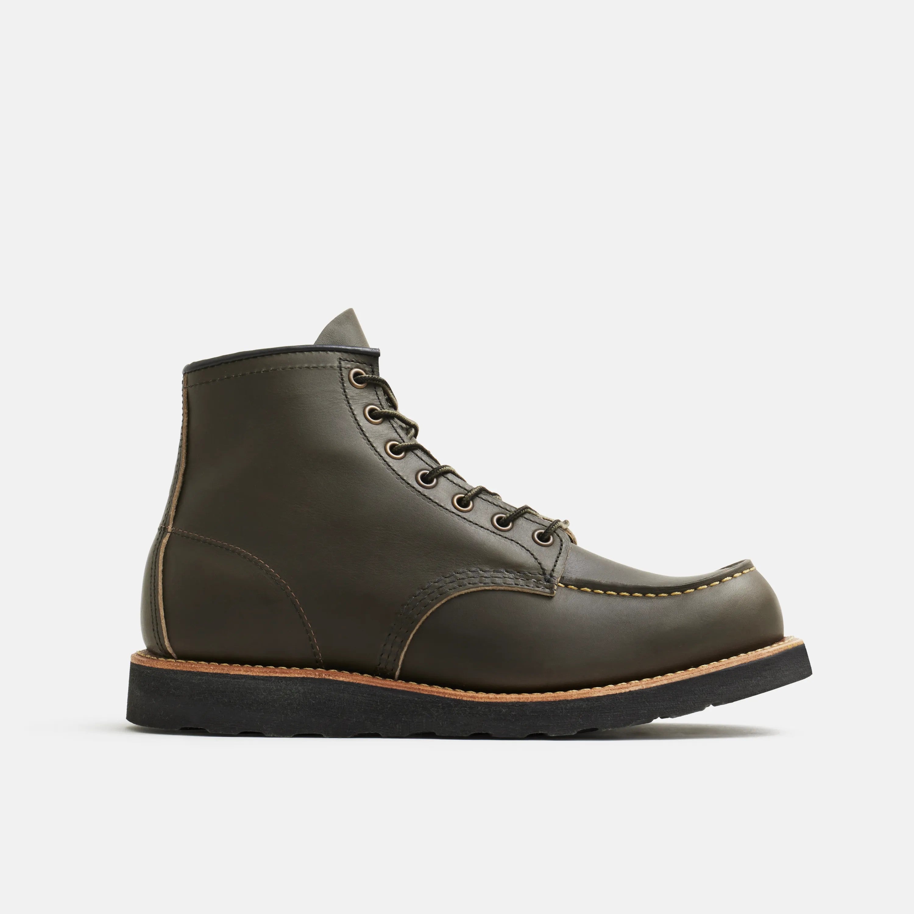 Red Wing Shoes Men / Classic Moc in Alpine Leather 8828 | Red Wing Heritage