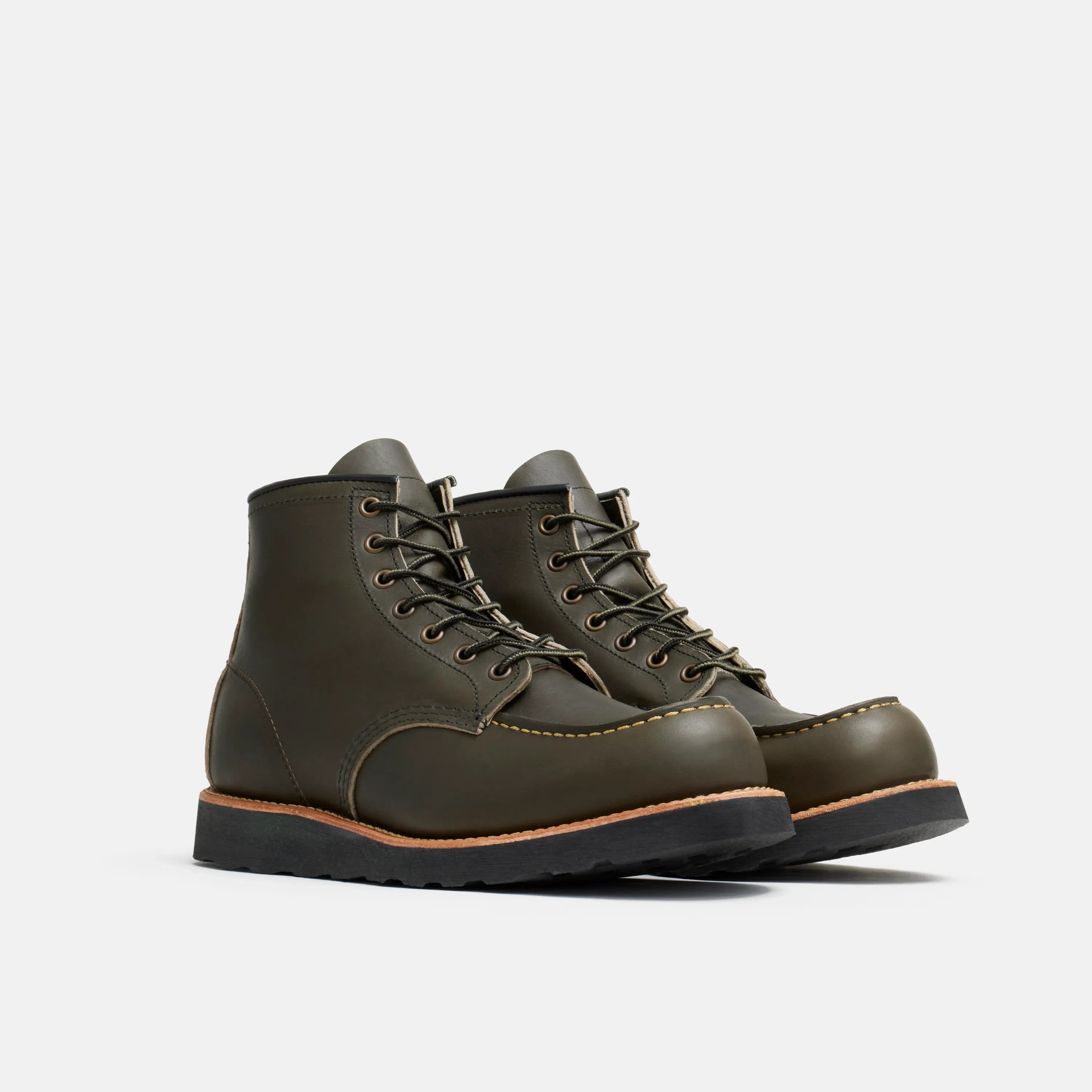 Red Wing Shoes Men / Classic Moc in Alpine Leather 8828 | Red Wing Heritage