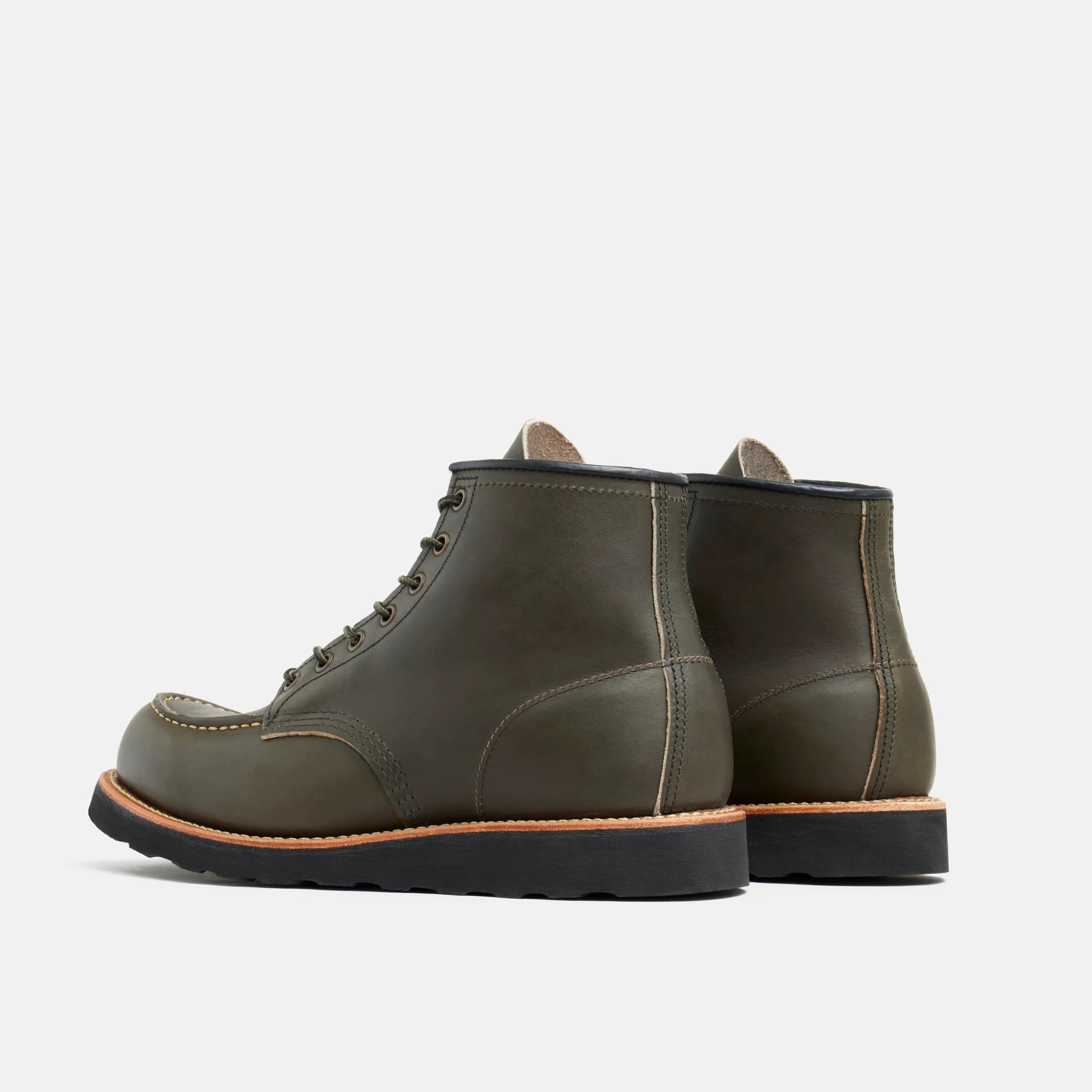 Red Wing Shoes Men / Classic Moc in Alpine Leather 8828 | Red Wing Heritage